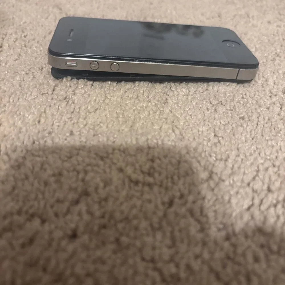 Apple iPhone 4 - 16 GB - Black - A1387 - For Parts/Repair